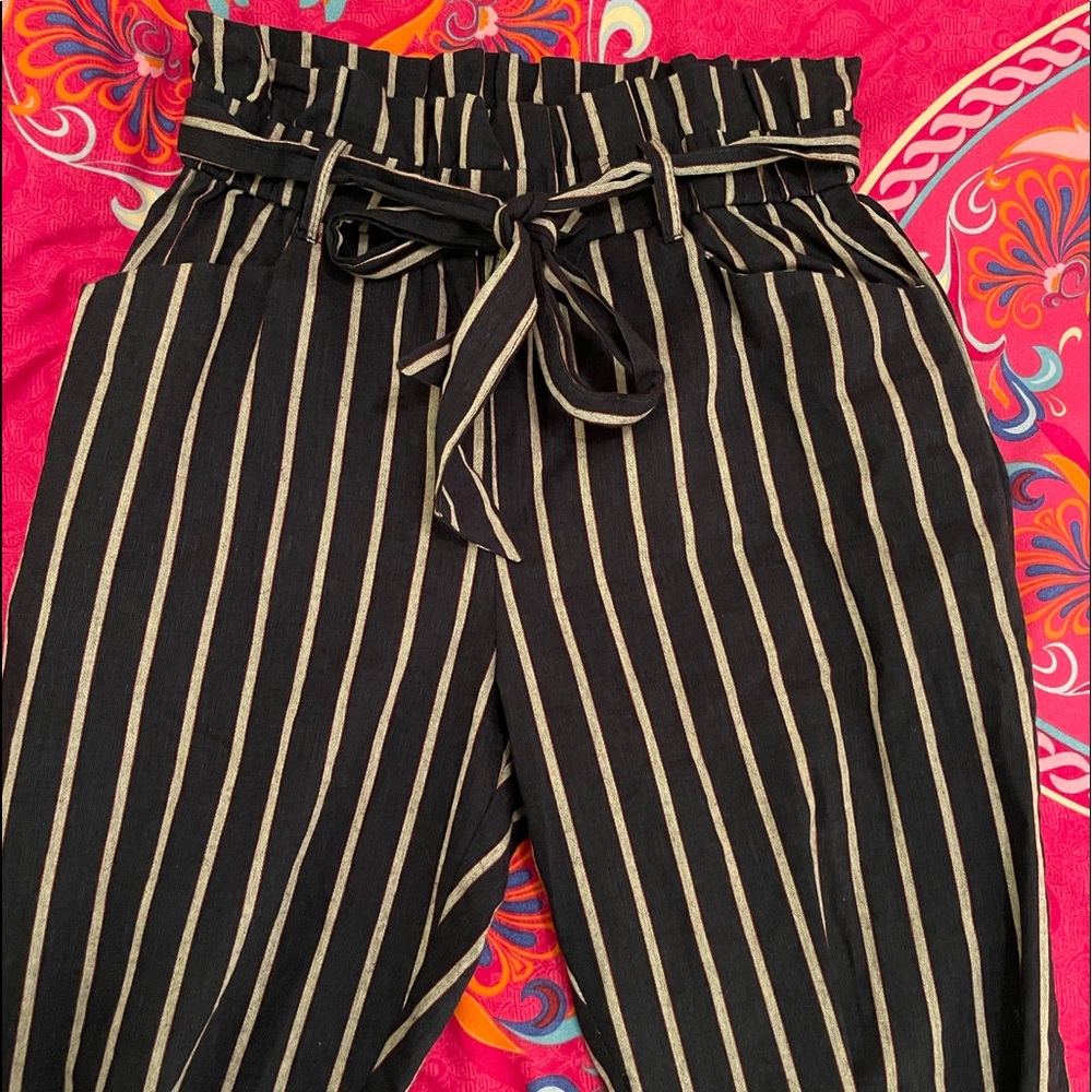 Casual Stripe Pants. Pockets in front and back.